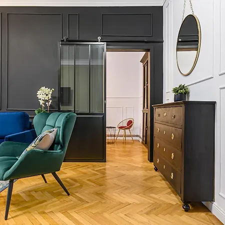 Colins Place בראשוב