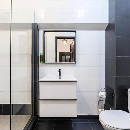 Colins Place Apartment *