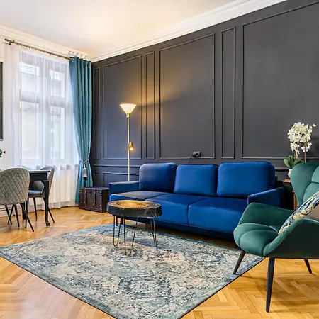 Colins Place Apartament Brașov