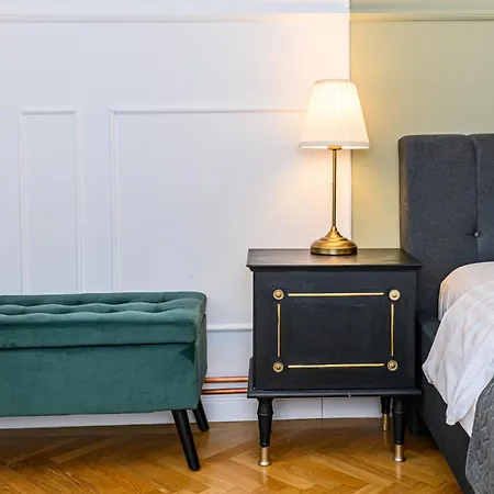 Apartament Colins Place *