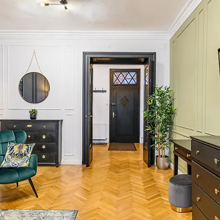Colins Place Apartment